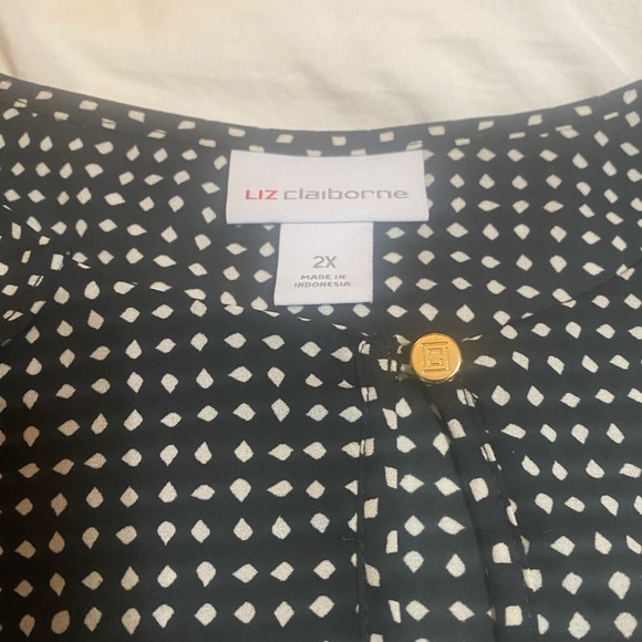 Ladies Blouse-black Dots-Liz Claiborne-short Sleeves
NWT - Picture 7 of 12